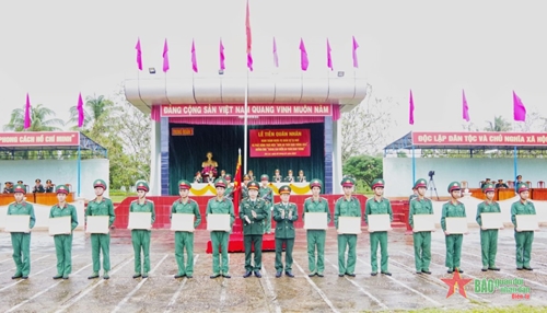Trung đoàn 1 tổ chức lễ tiễn quân nhân hoàn thành nghĩa vụ quân sự
